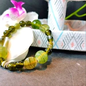 Green marbelized beaded stretch bracelet.